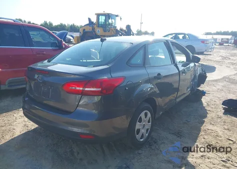 2017 Ford Focus S z USA, uszkodzony, nr VIN 1FADP3E26HL242543